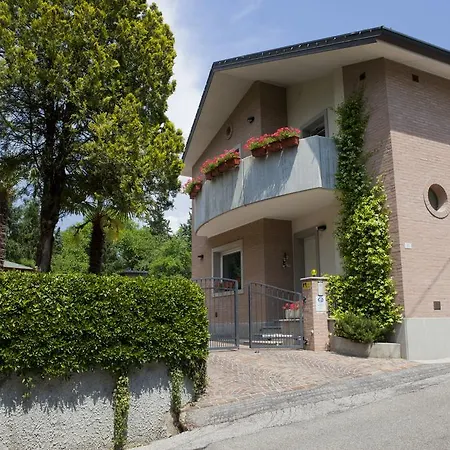 Casa Via Castelmonte アパート *