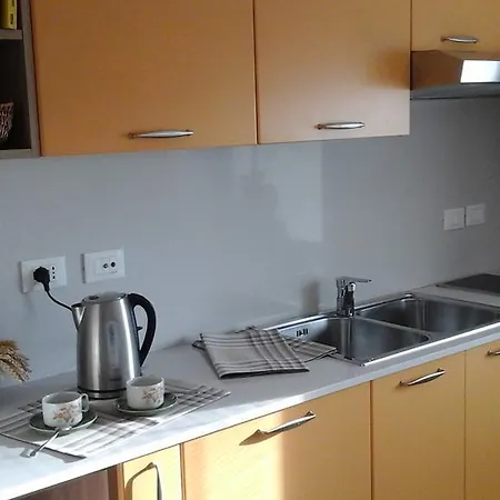 Casa Via Castelmonte 아파트